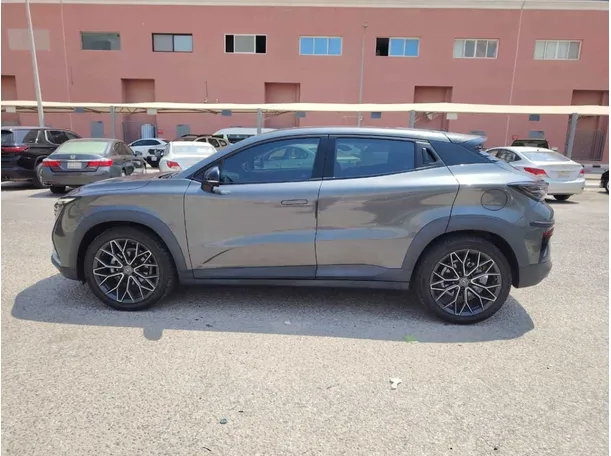 Car image 8