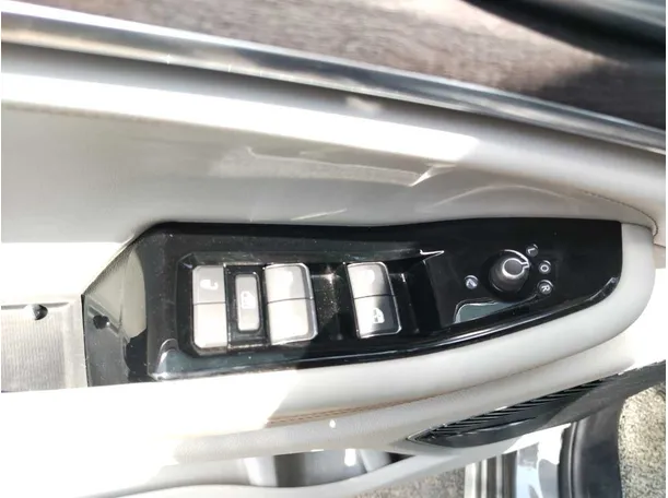 Car image 42
