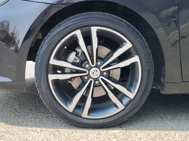 Car image 10