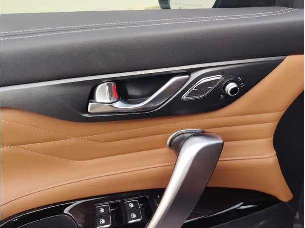 Car image 27