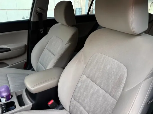 Car image 13