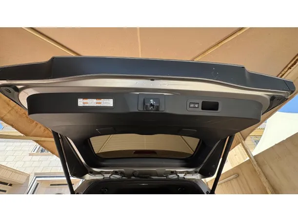 Car image 25
