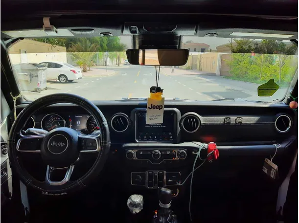 Car image 16