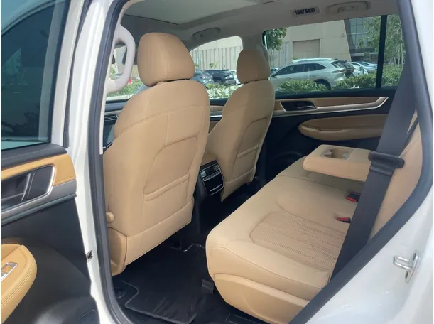 Car image 16
