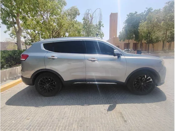 Car image 4
