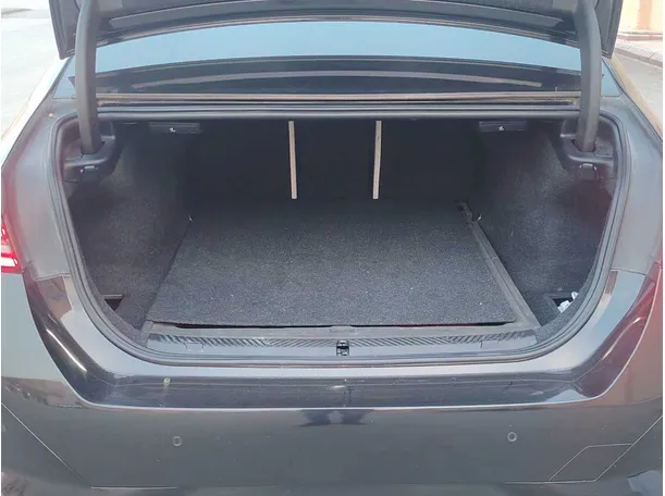 Car image 28