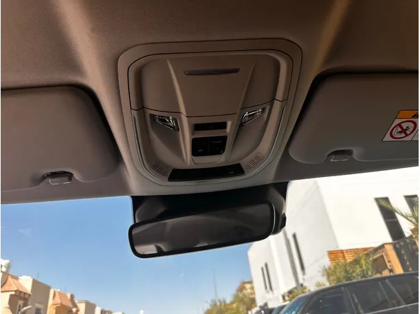 Car image 24