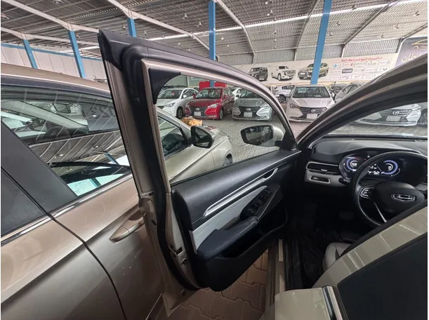 Car image 8