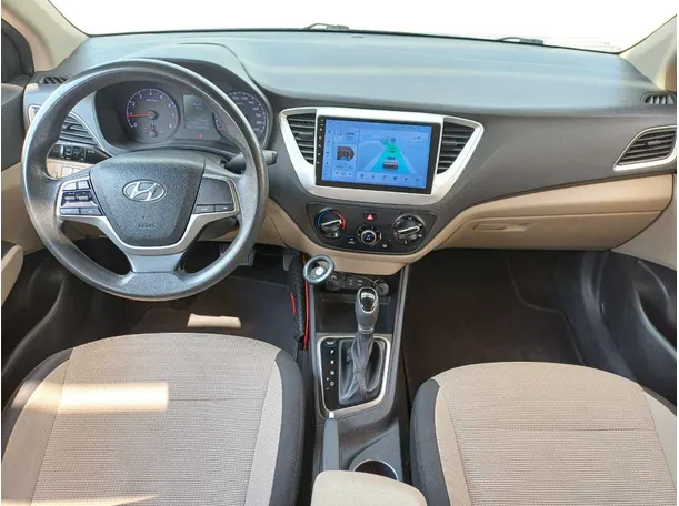 Car image 16