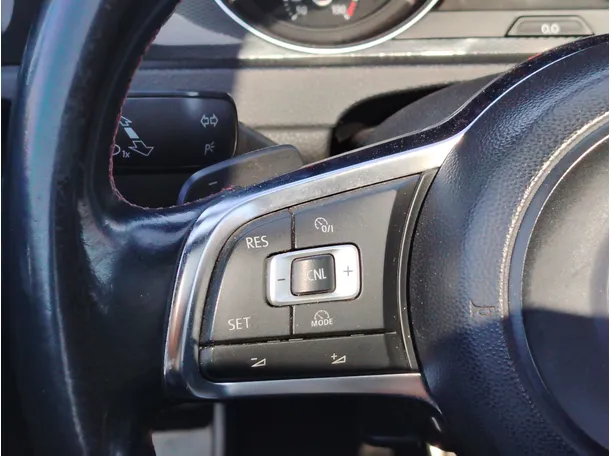 Car image 32