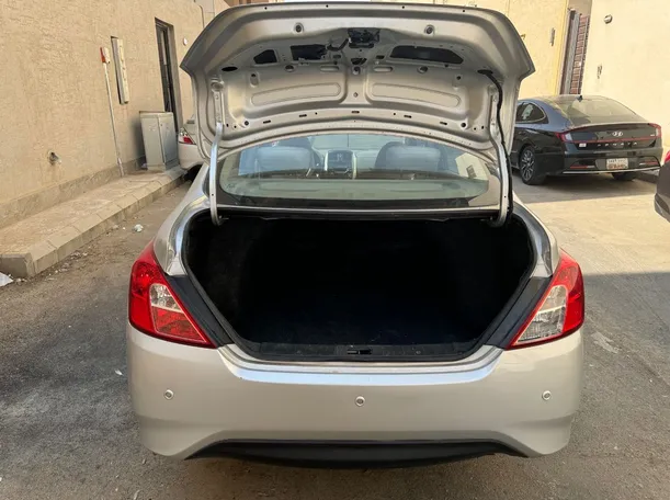 Car image 19