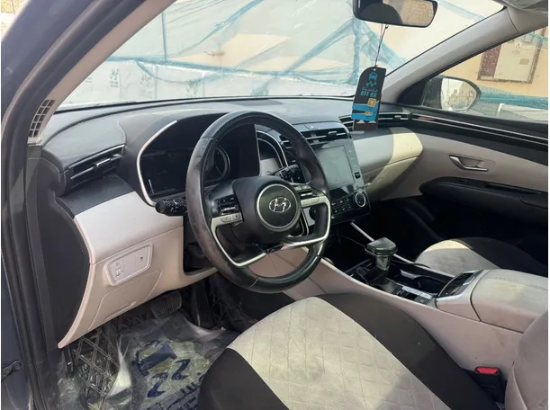 Car image 9