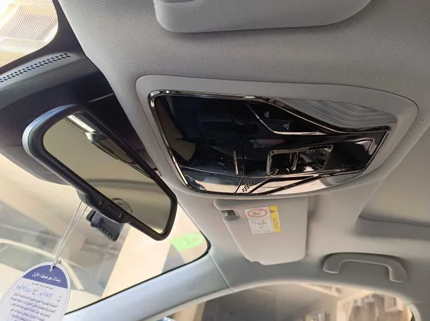 Car image 29