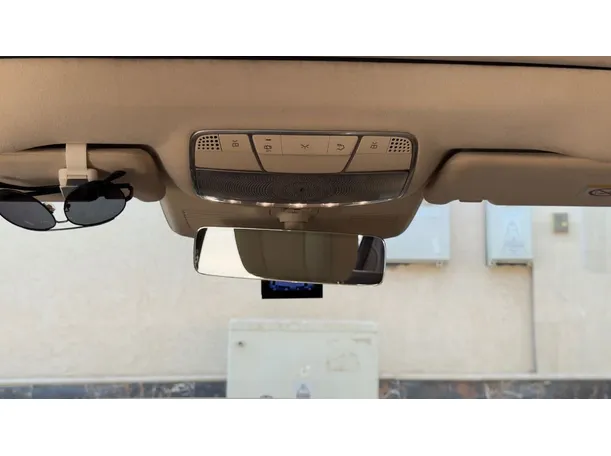 Car image 29