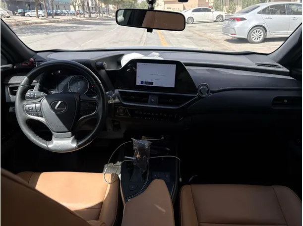 Car image 19