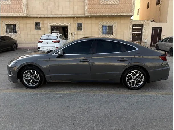 Car image 8