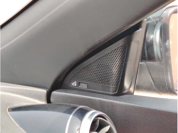 Car image 32