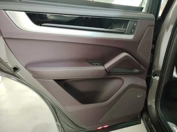 Car image 36