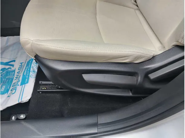 Car image 35