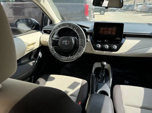 Car image 14