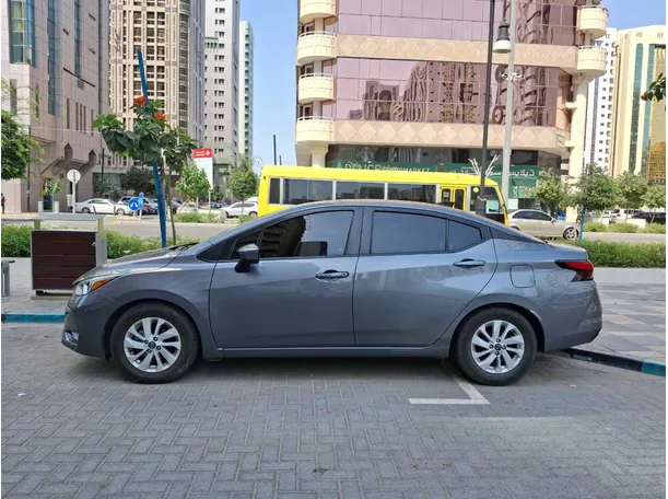 Car image 8