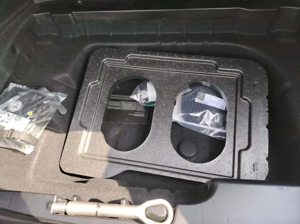 Car image 30
