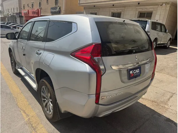 Car image 7