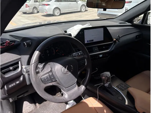 Car image 12