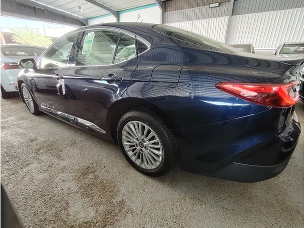 Car image 8