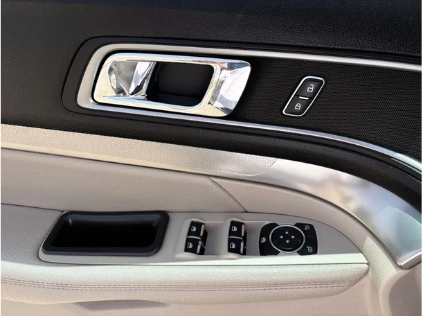 Car image 27