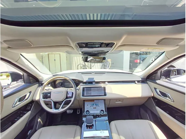 Car image 18