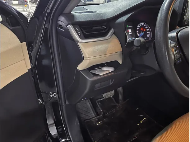 Car image 28
