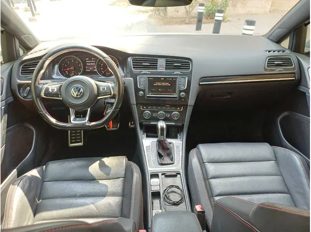 Car image 16