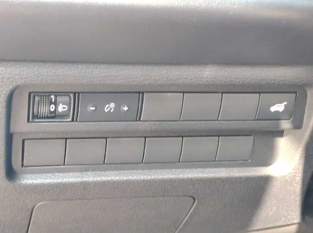Car image 32