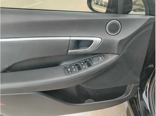 Car image 35