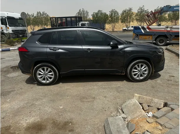 Car image 4
