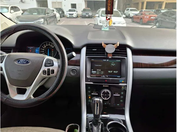 Car image 16