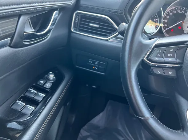 Car image 24