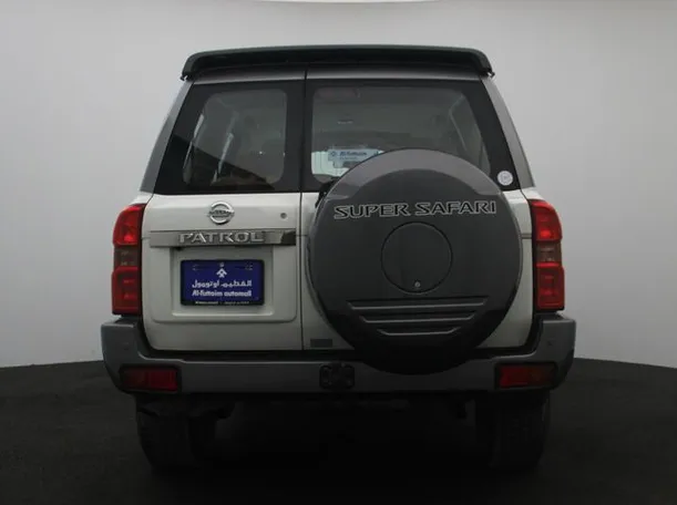 Car image 12