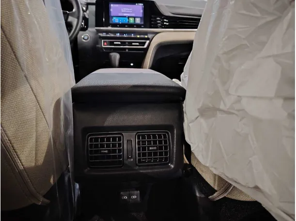 Car image 30