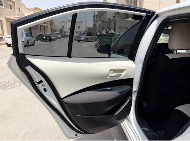 Car image 14