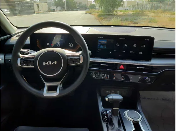 Car image 15