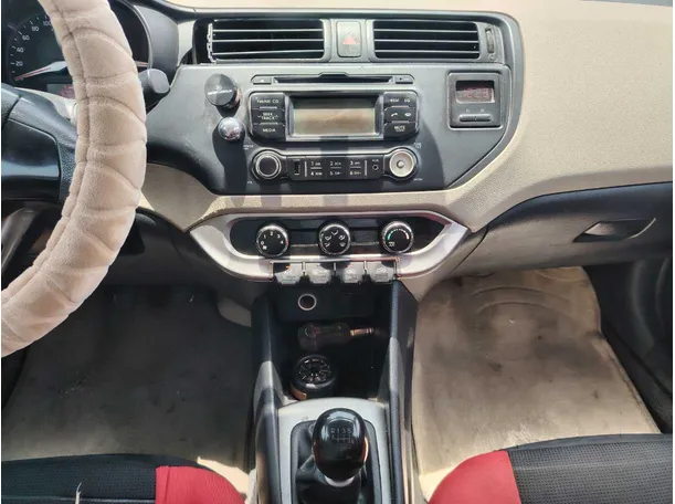 Car image 18