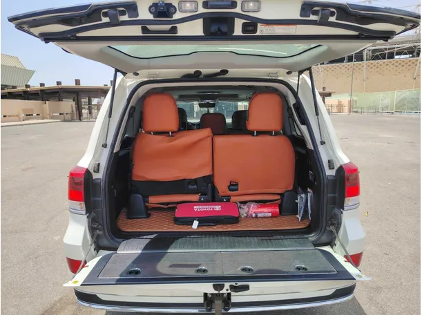 Car image 24