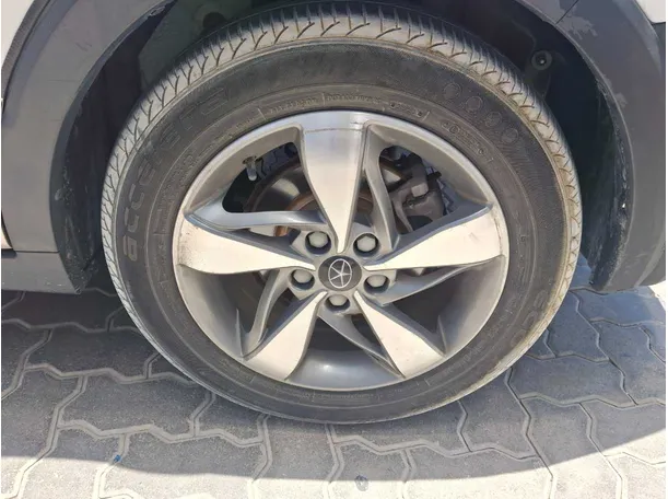 Car image 9