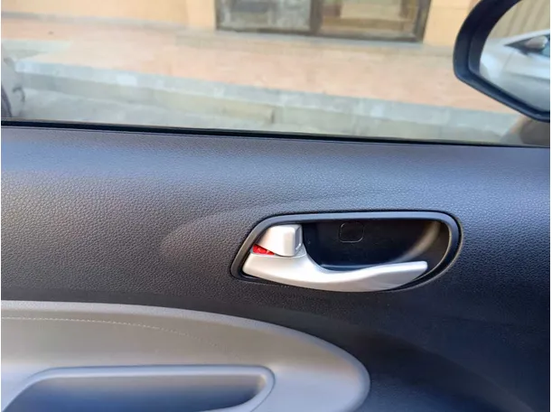 Car image 27