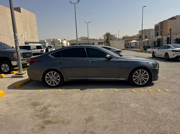 Car image 4