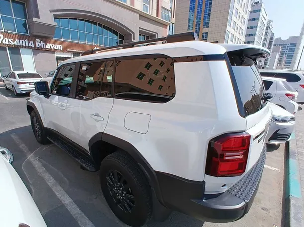 Car image 8