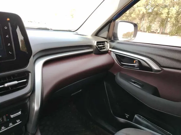 Car image 23
