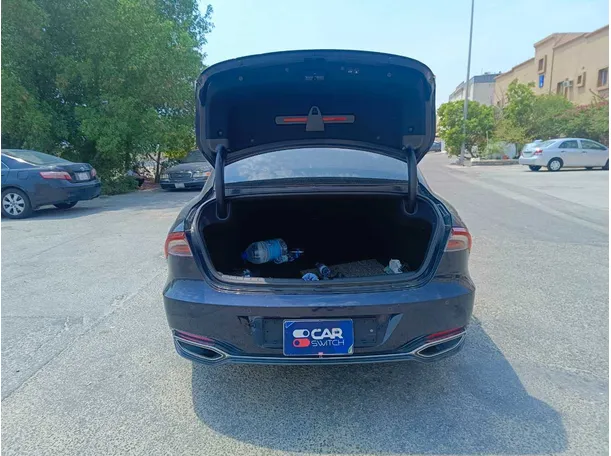 Car image 26